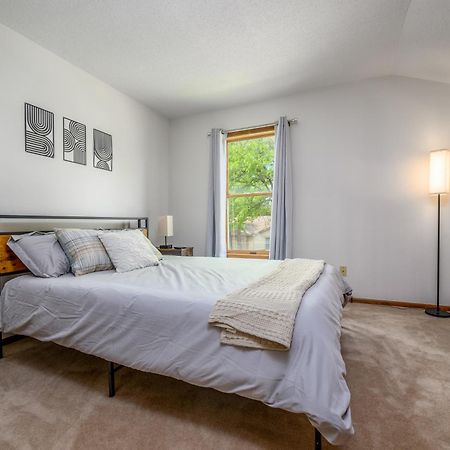 Family Friendly And Quite 2 Bedroom Condo Close To Fun Fort Wayne Kültér fotó
