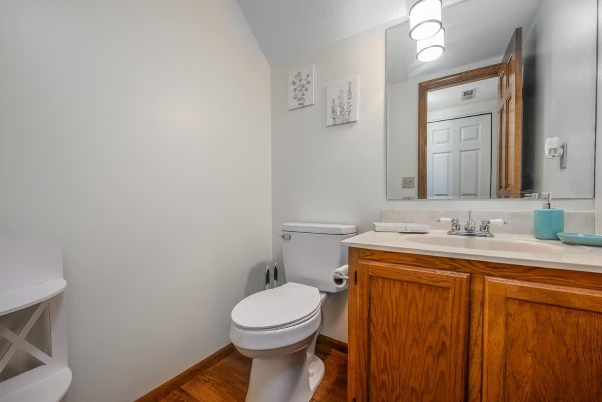 Family Friendly And Quite 2 Bedroom Condo Close To Fun Fort Wayne Kültér fotó