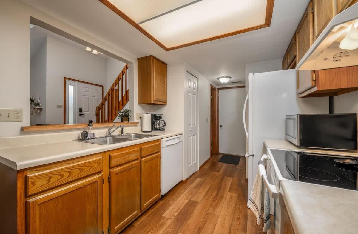 Family Friendly And Quite 2 Bedroom Condo Close To Fun Fort Wayne Kültér fotó