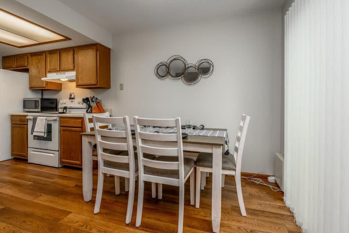 Family Friendly And Quite 2 Bedroom Condo Close To Fun Fort Wayne Kültér fotó