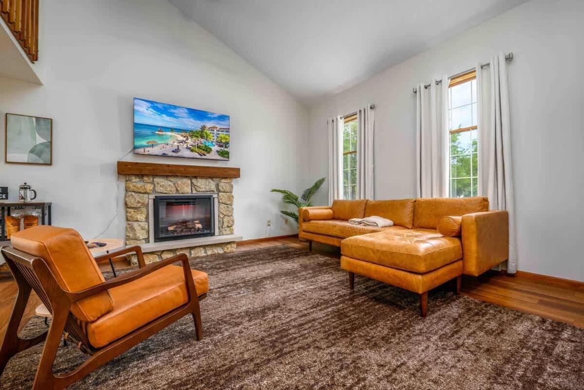 Family Friendly And Quite 2 Bedroom Condo Close To Fun Fort Wayne Kültér fotó